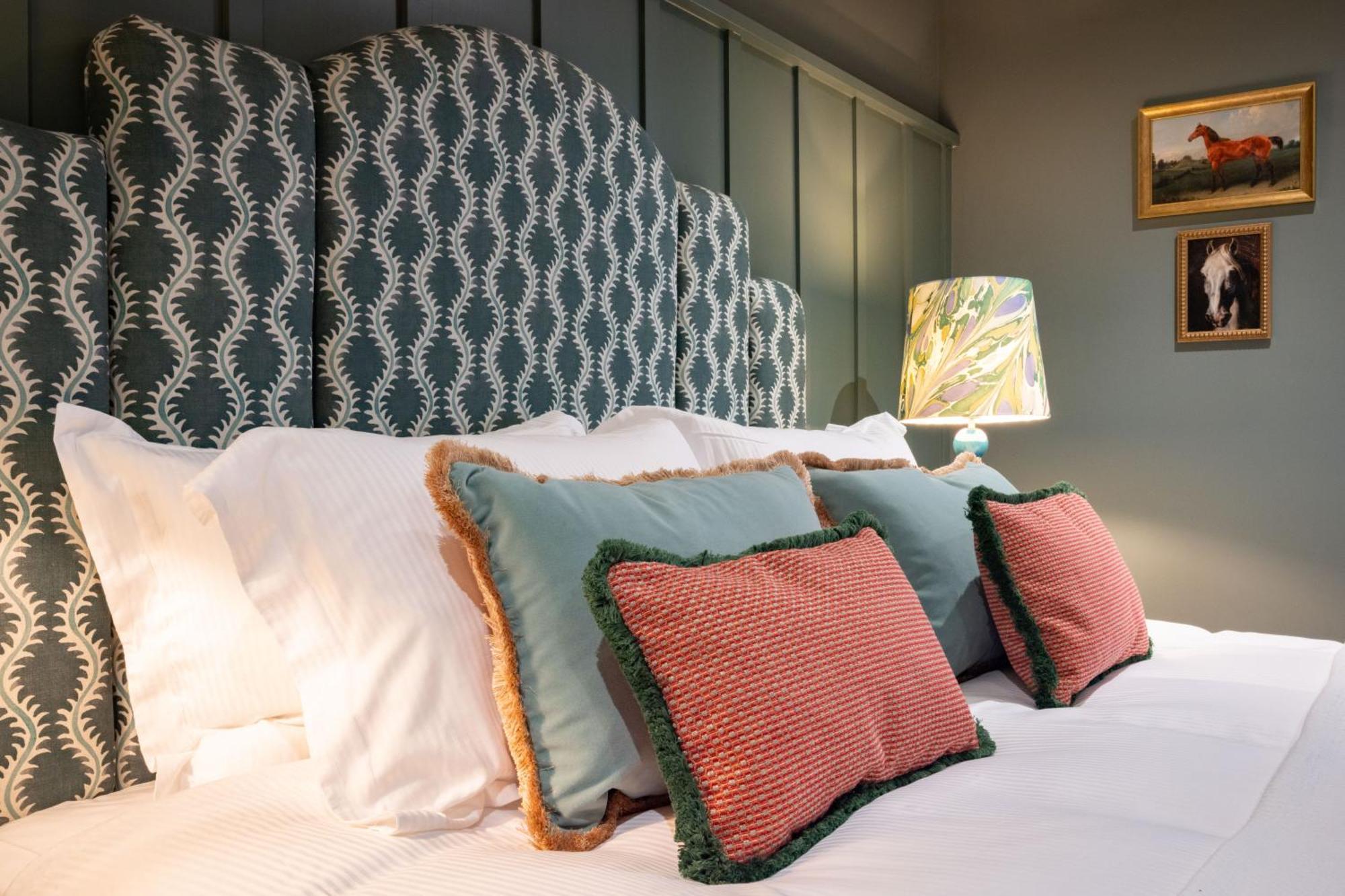 The Coat And Bear - A Heartwood Inn Newbury  Eksteriør bilde