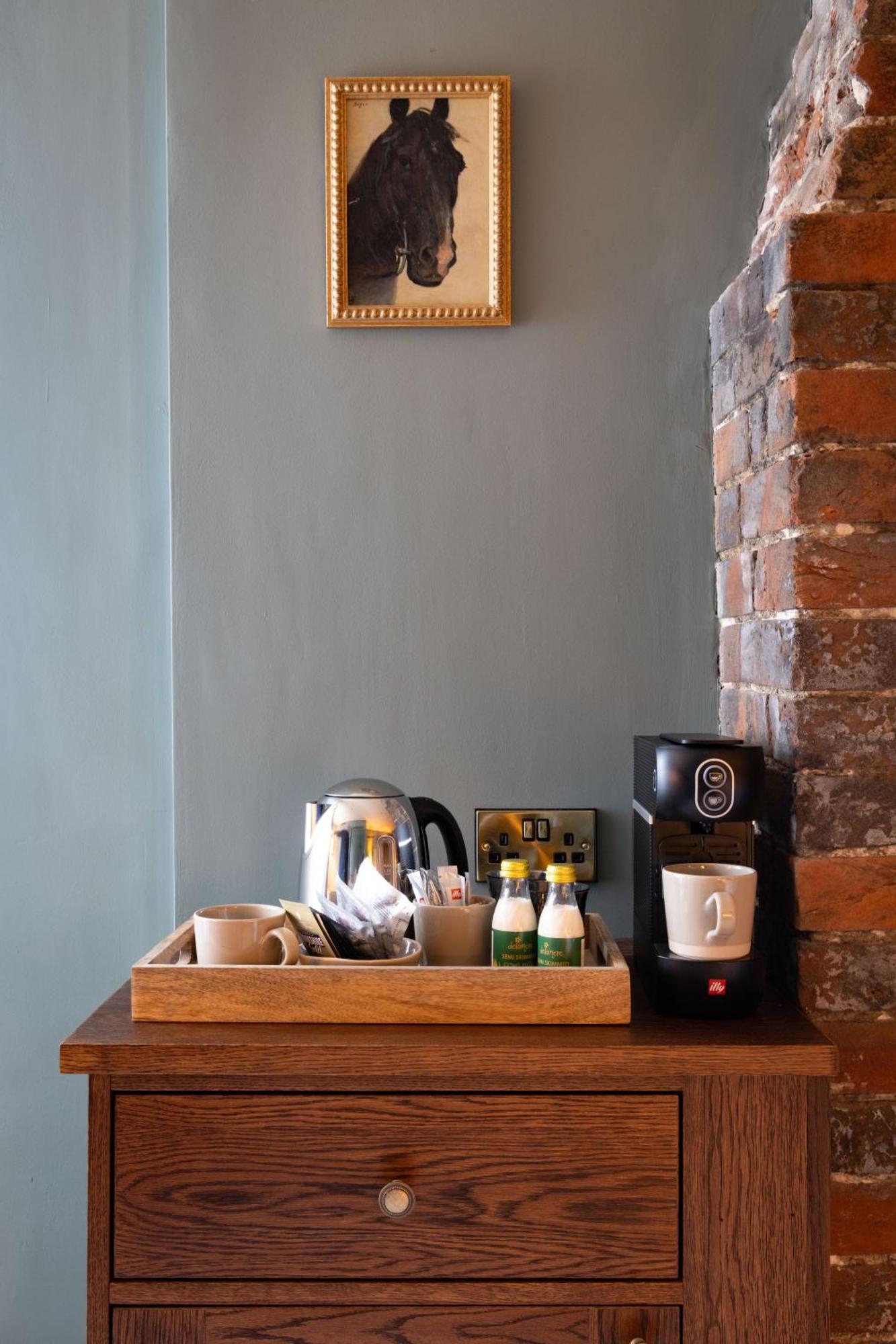 The Coat And Bear - A Heartwood Inn Newbury  Eksteriør bilde