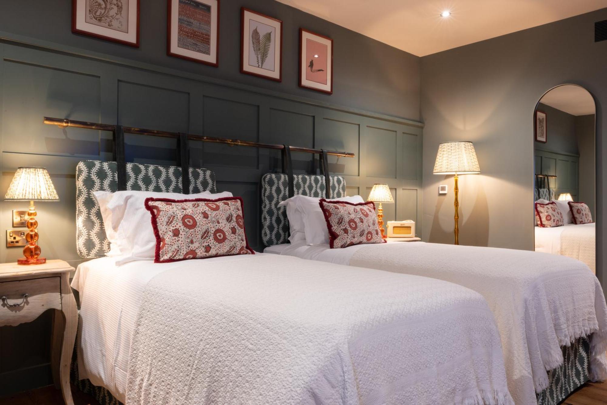 The Coat And Bear - A Heartwood Inn Newbury  Eksteriør bilde