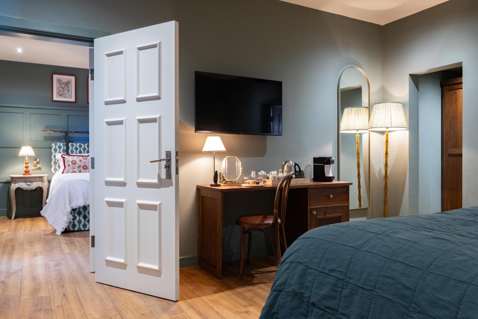The Coat And Bear - A Heartwood Inn Newbury  Eksteriør bilde