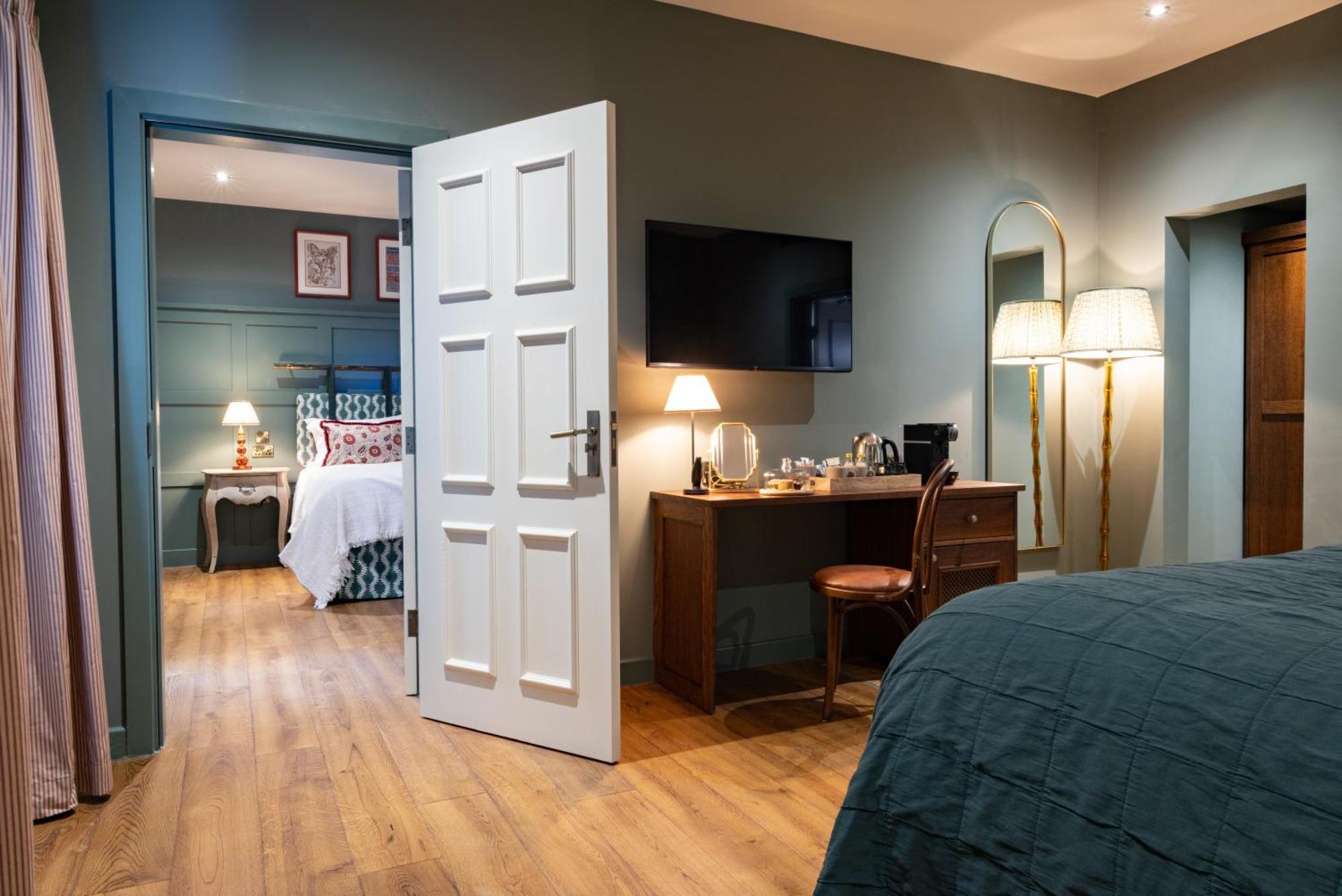 The Coat And Bear - A Heartwood Inn Newbury  Eksteriør bilde
